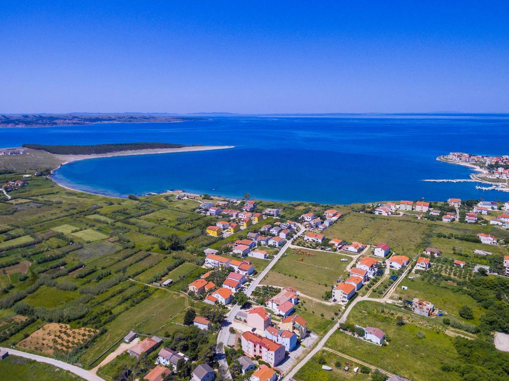 Apartments Milka Povljana Eksteriør bilde